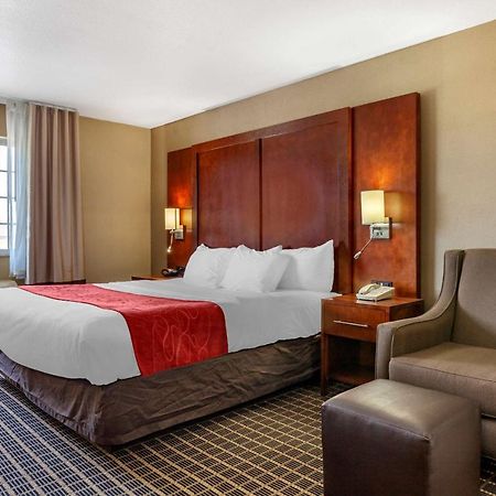 Comfort Suites Delavan - Lake Geneva Area Bagian luar foto