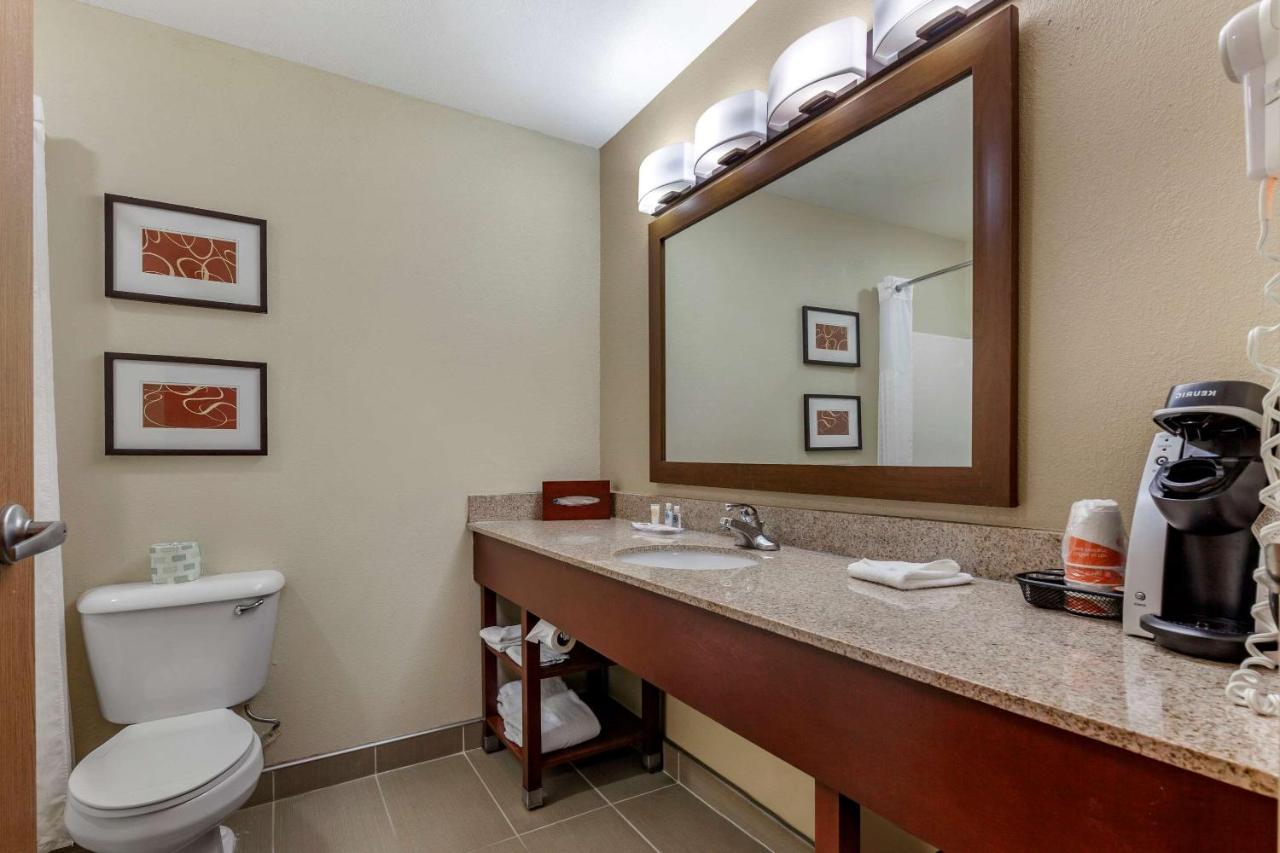 Comfort Suites Delavan - Lake Geneva Area Bagian luar foto