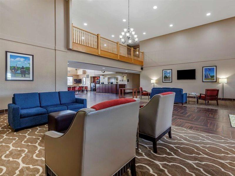 Comfort Suites Delavan - Lake Geneva Area Bagian luar foto