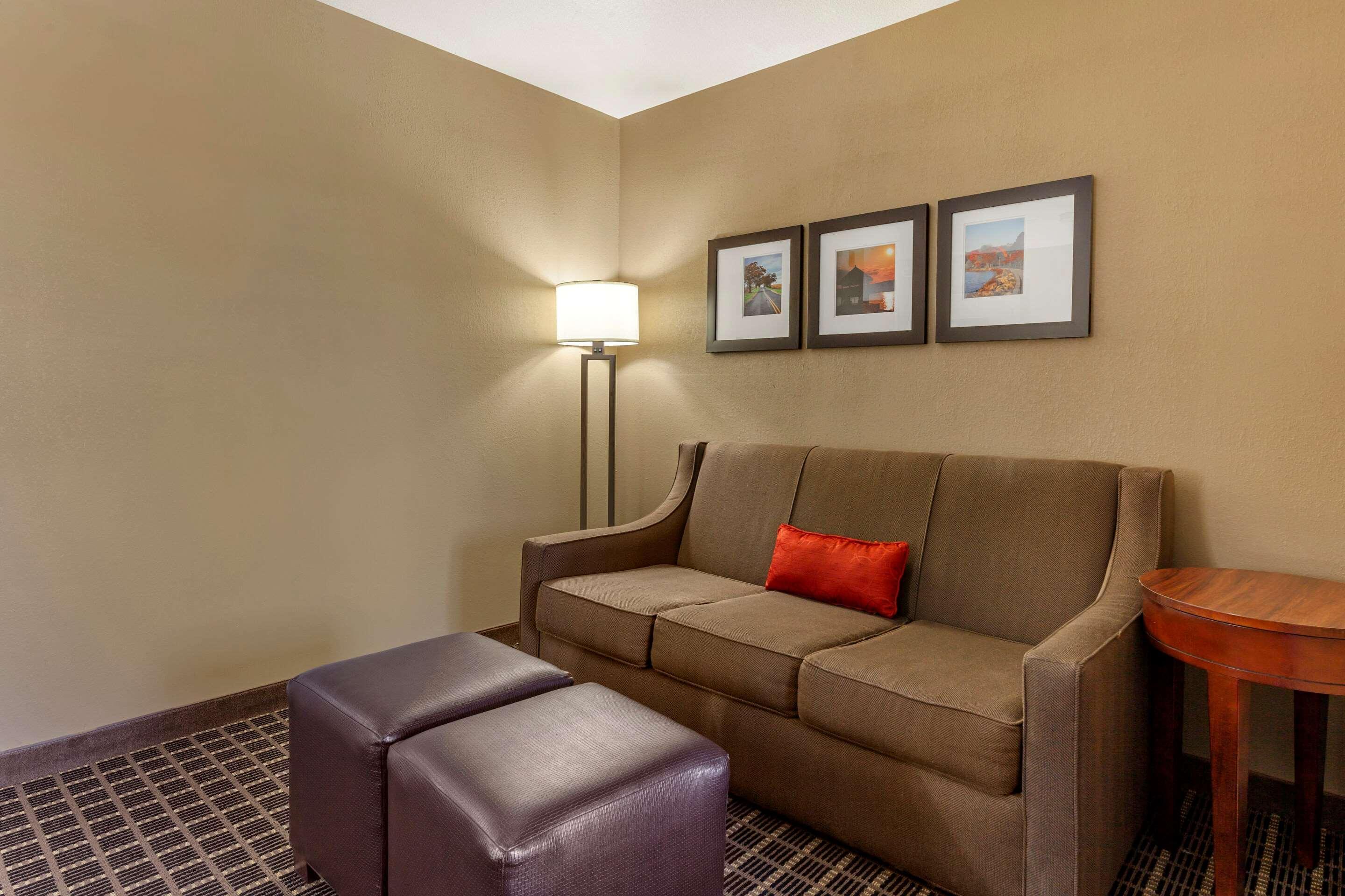 Comfort Suites Delavan - Lake Geneva Area Bagian luar foto