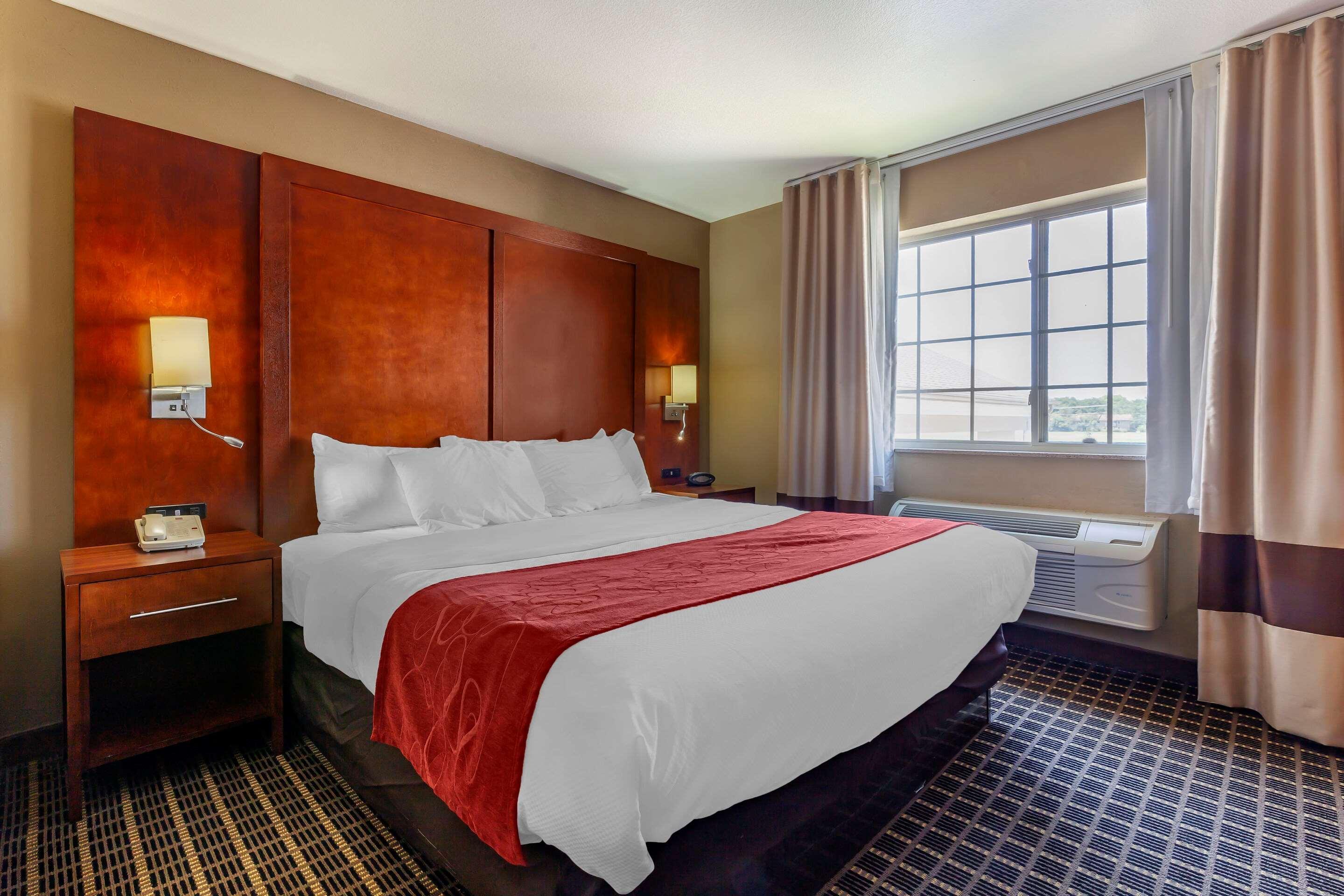Comfort Suites Delavan - Lake Geneva Area Bagian luar foto