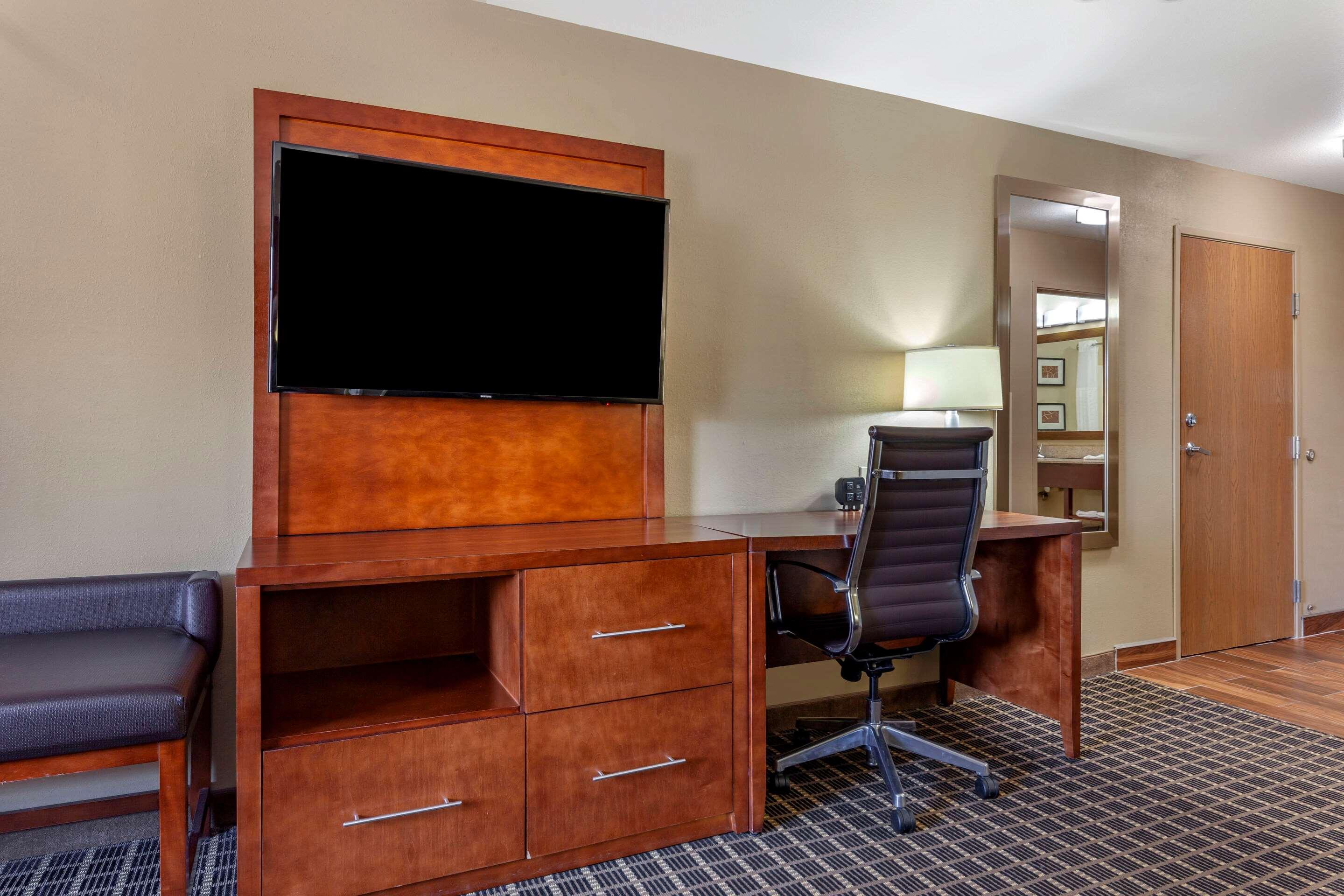 Comfort Suites Delavan - Lake Geneva Area Bagian luar foto