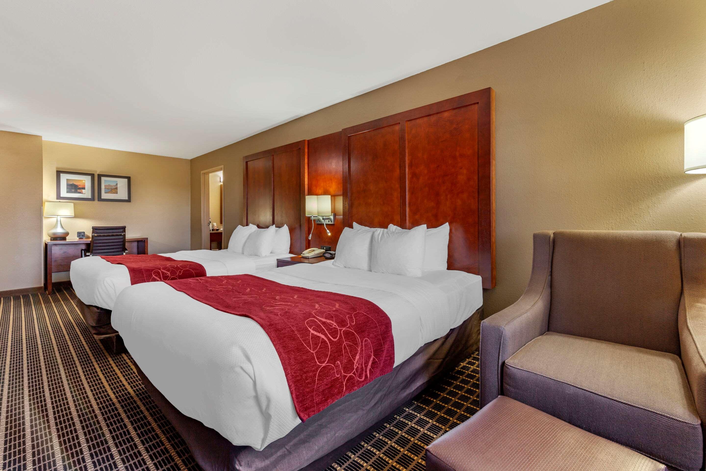 Comfort Suites Delavan - Lake Geneva Area Bagian luar foto