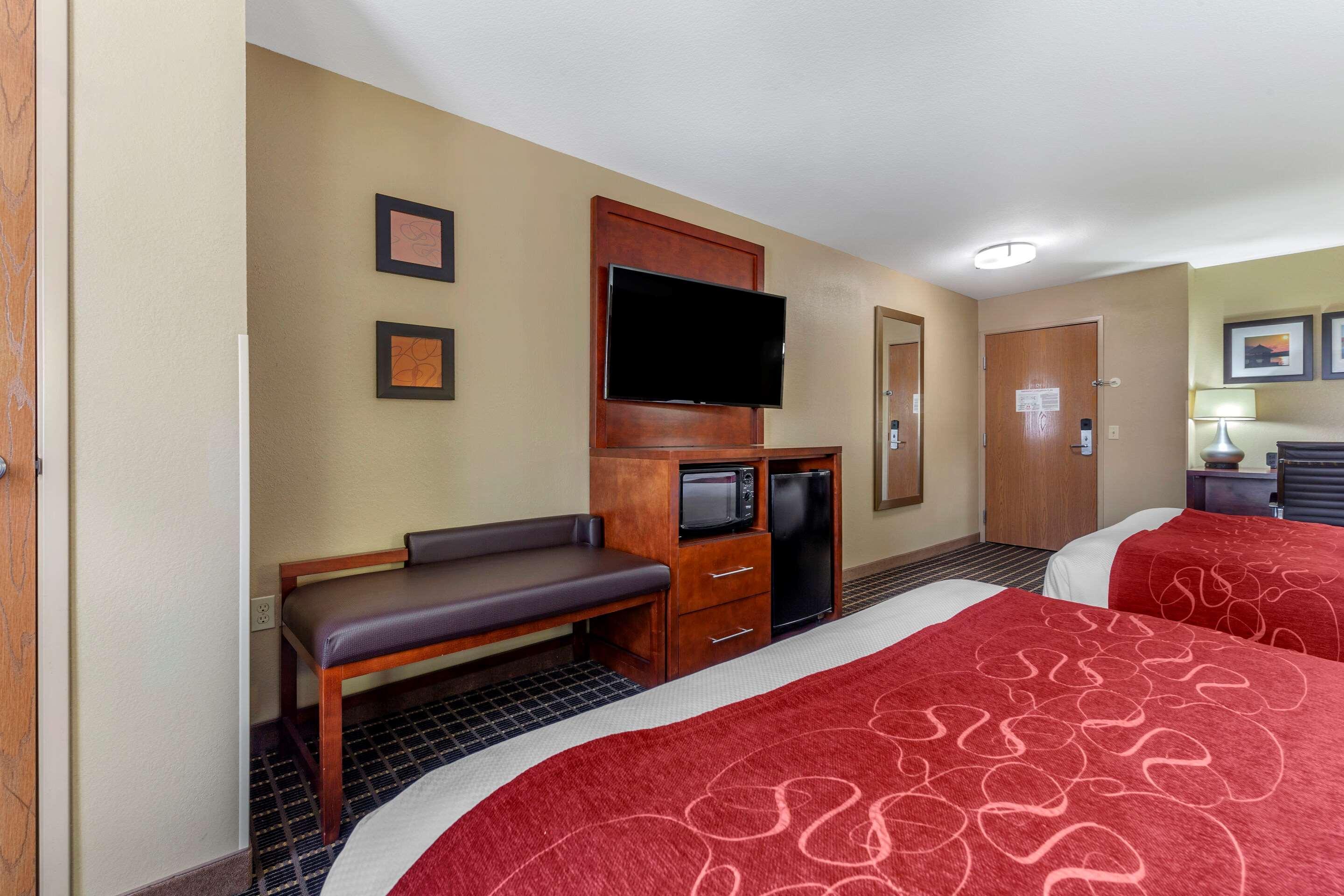 Comfort Suites Delavan - Lake Geneva Area Bagian luar foto