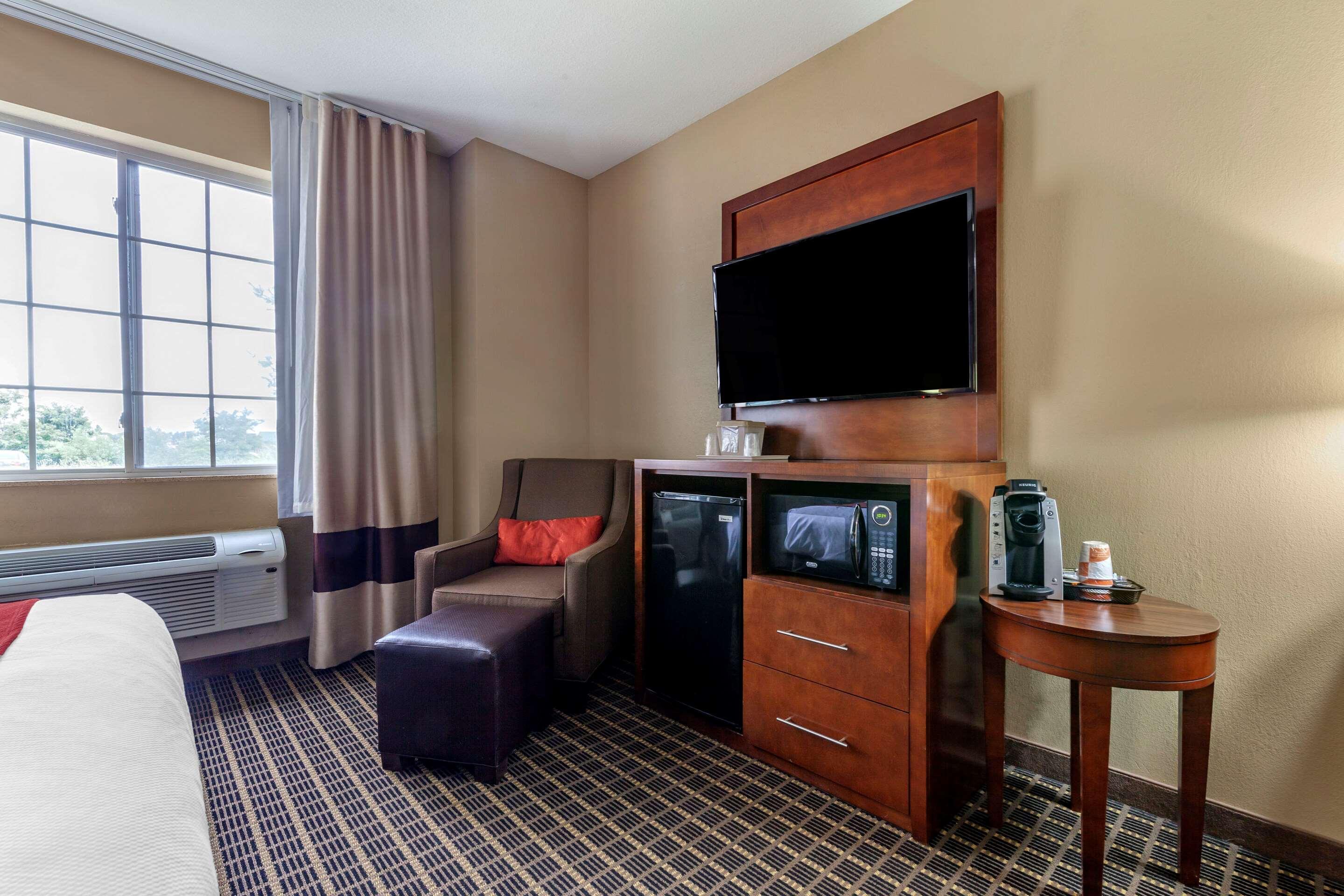 Comfort Suites Delavan - Lake Geneva Area Bagian luar foto
