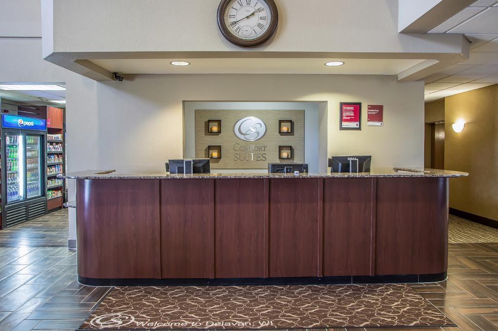 Comfort Suites Delavan - Lake Geneva Area Bagian luar foto
