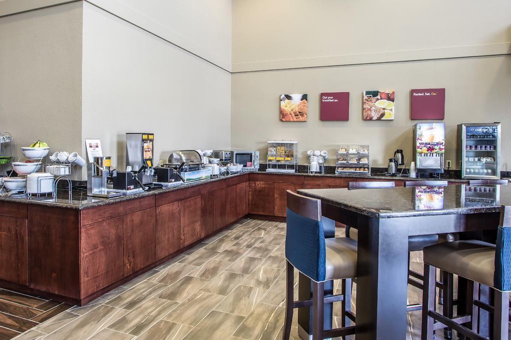 Comfort Suites Delavan - Lake Geneva Area Bagian luar foto