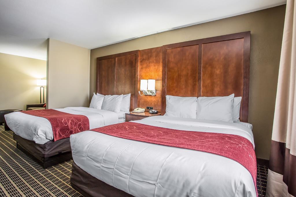 Comfort Suites Delavan - Lake Geneva Area Bagian luar foto
