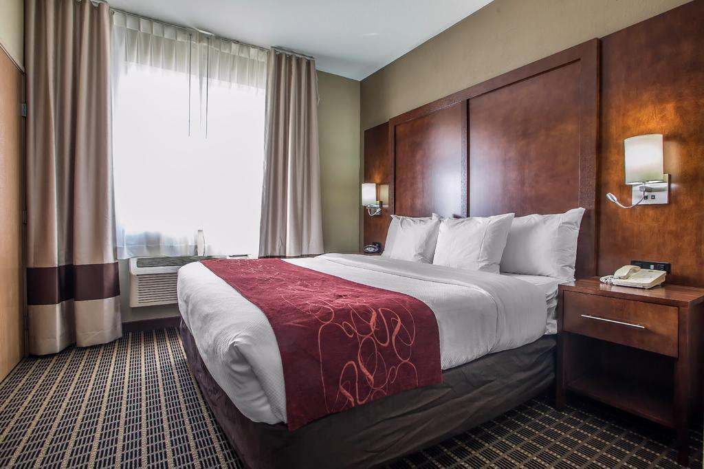 Comfort Suites Delavan - Lake Geneva Area Bagian luar foto