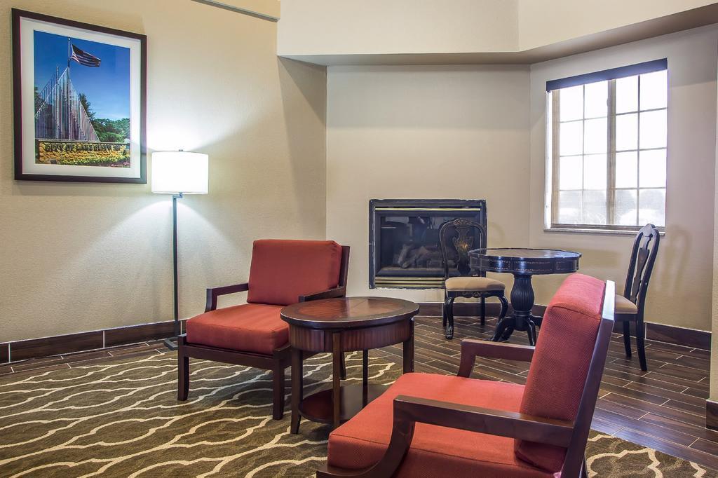 Comfort Suites Delavan - Lake Geneva Area Bagian luar foto