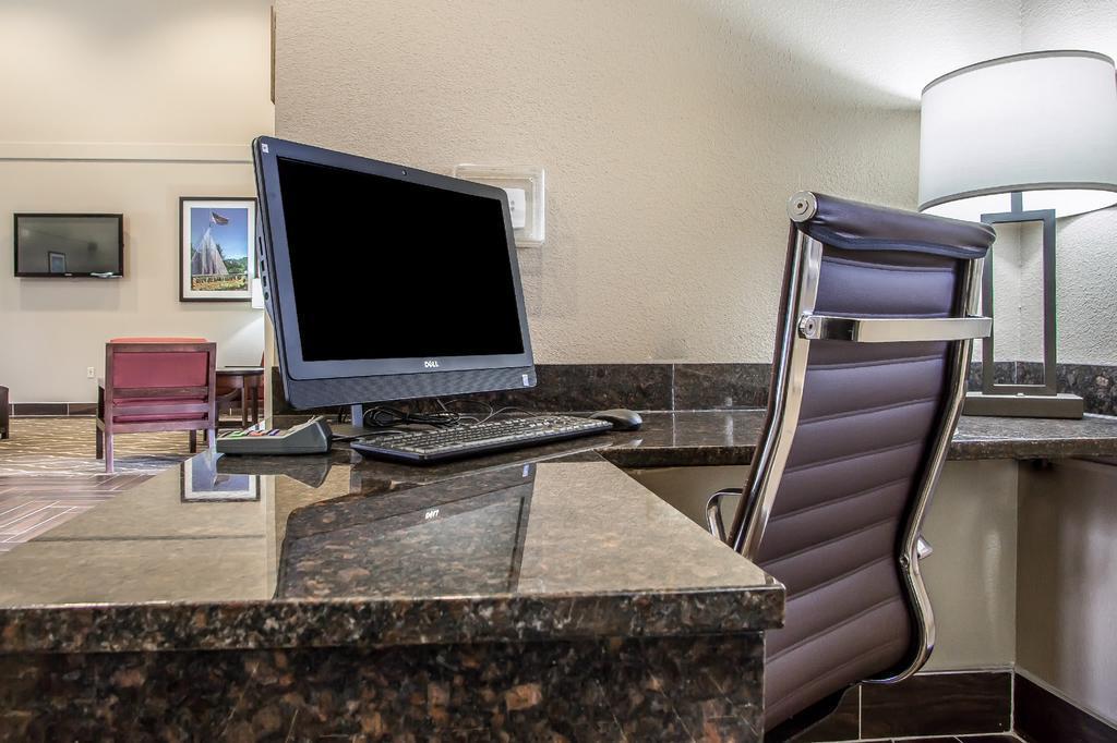 Comfort Suites Delavan - Lake Geneva Area Bagian luar foto