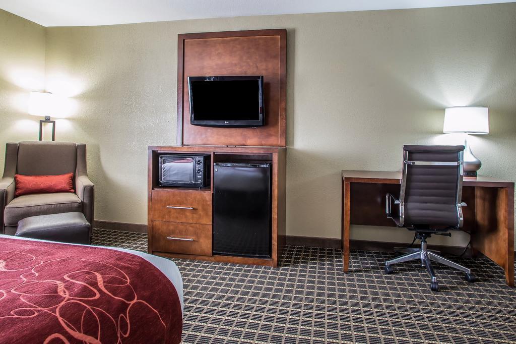 Comfort Suites Delavan - Lake Geneva Area Bagian luar foto