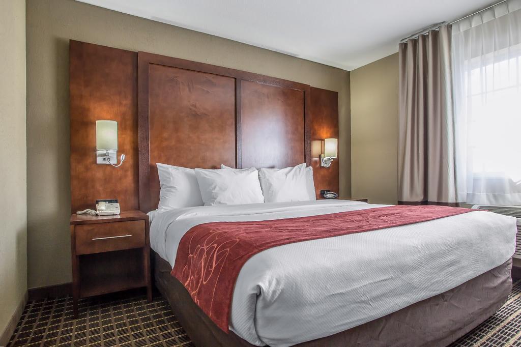 Comfort Suites Delavan - Lake Geneva Area Bagian luar foto