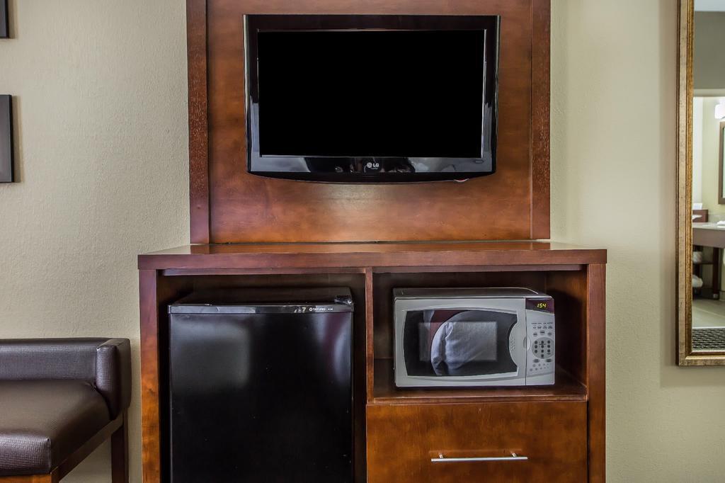 Comfort Suites Delavan - Lake Geneva Area Bagian luar foto