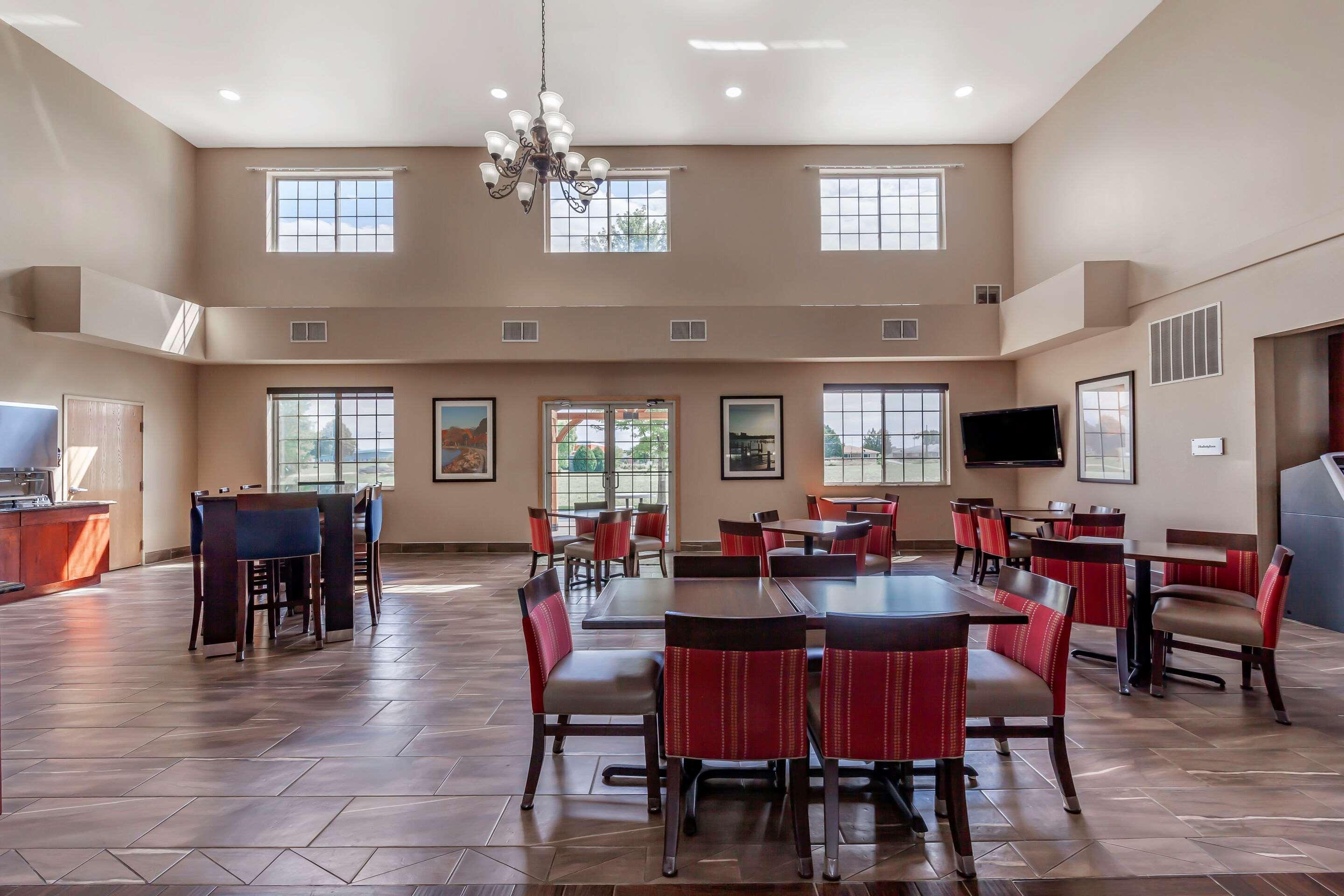 Comfort Suites Delavan - Lake Geneva Area Bagian luar foto
