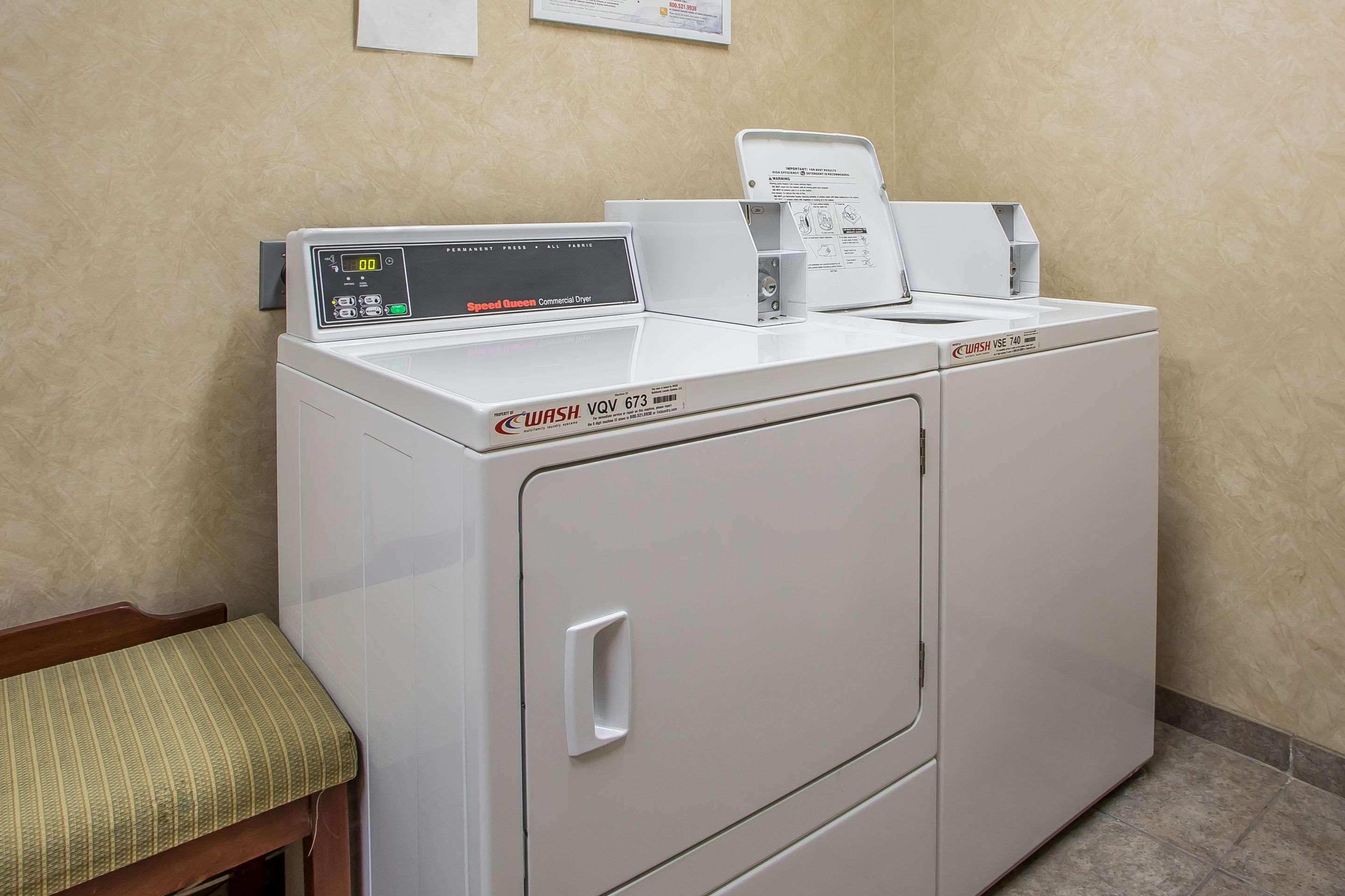 Comfort Suites Delavan - Lake Geneva Area Bagian luar foto
