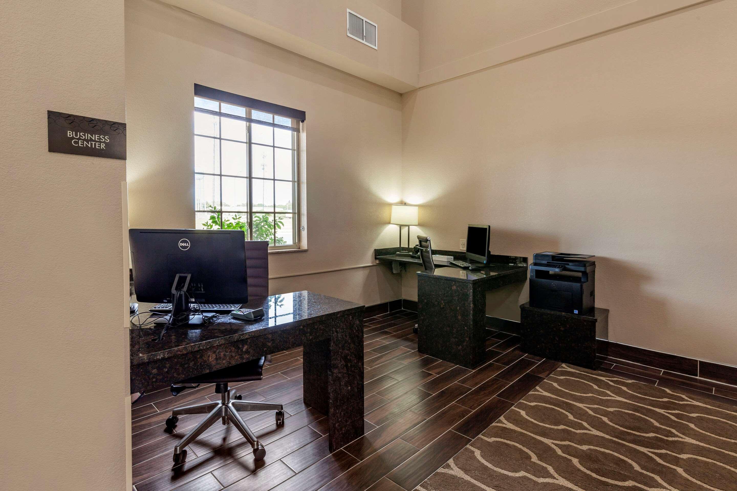 Comfort Suites Delavan - Lake Geneva Area Bagian luar foto