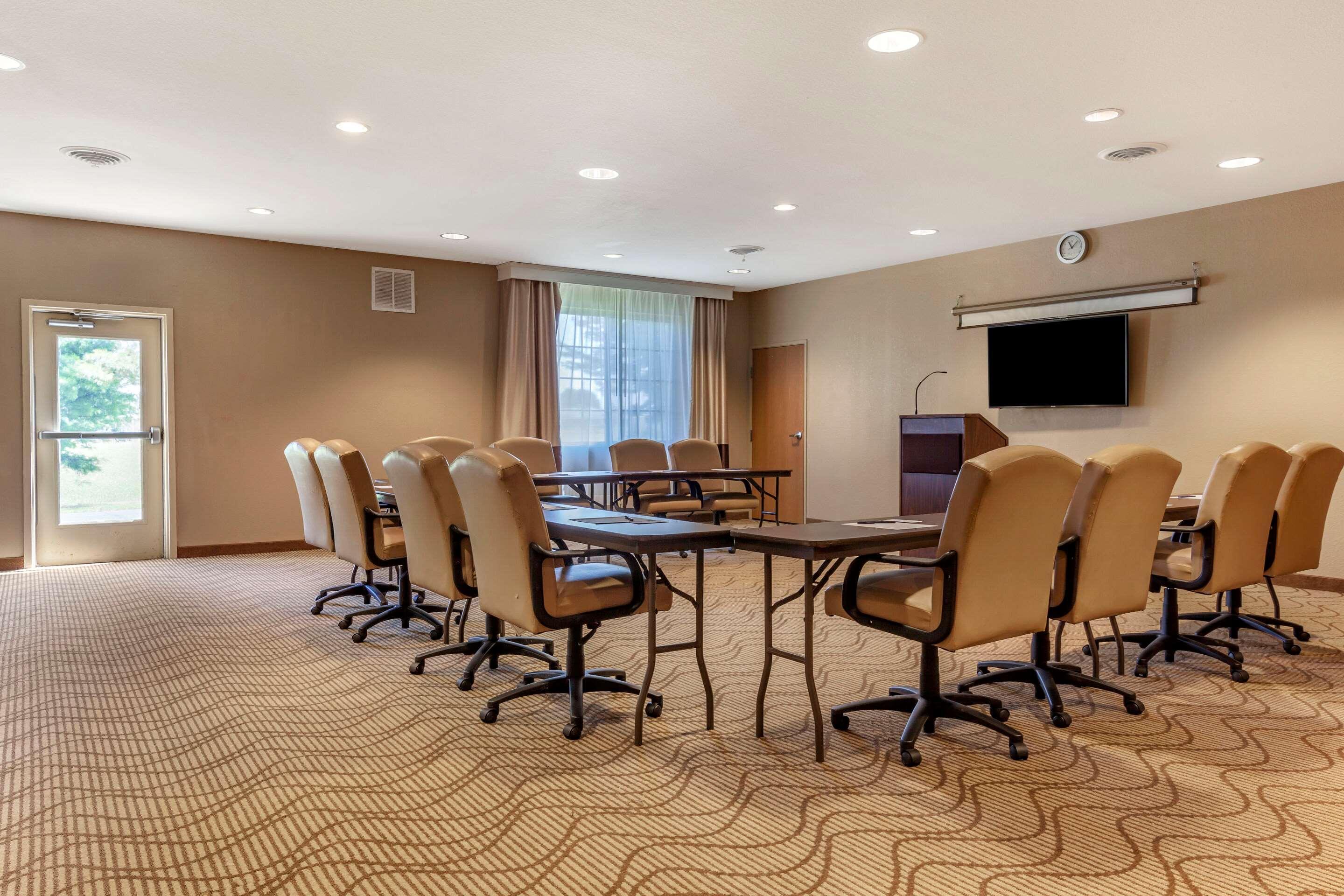 Comfort Suites Delavan - Lake Geneva Area Bagian luar foto