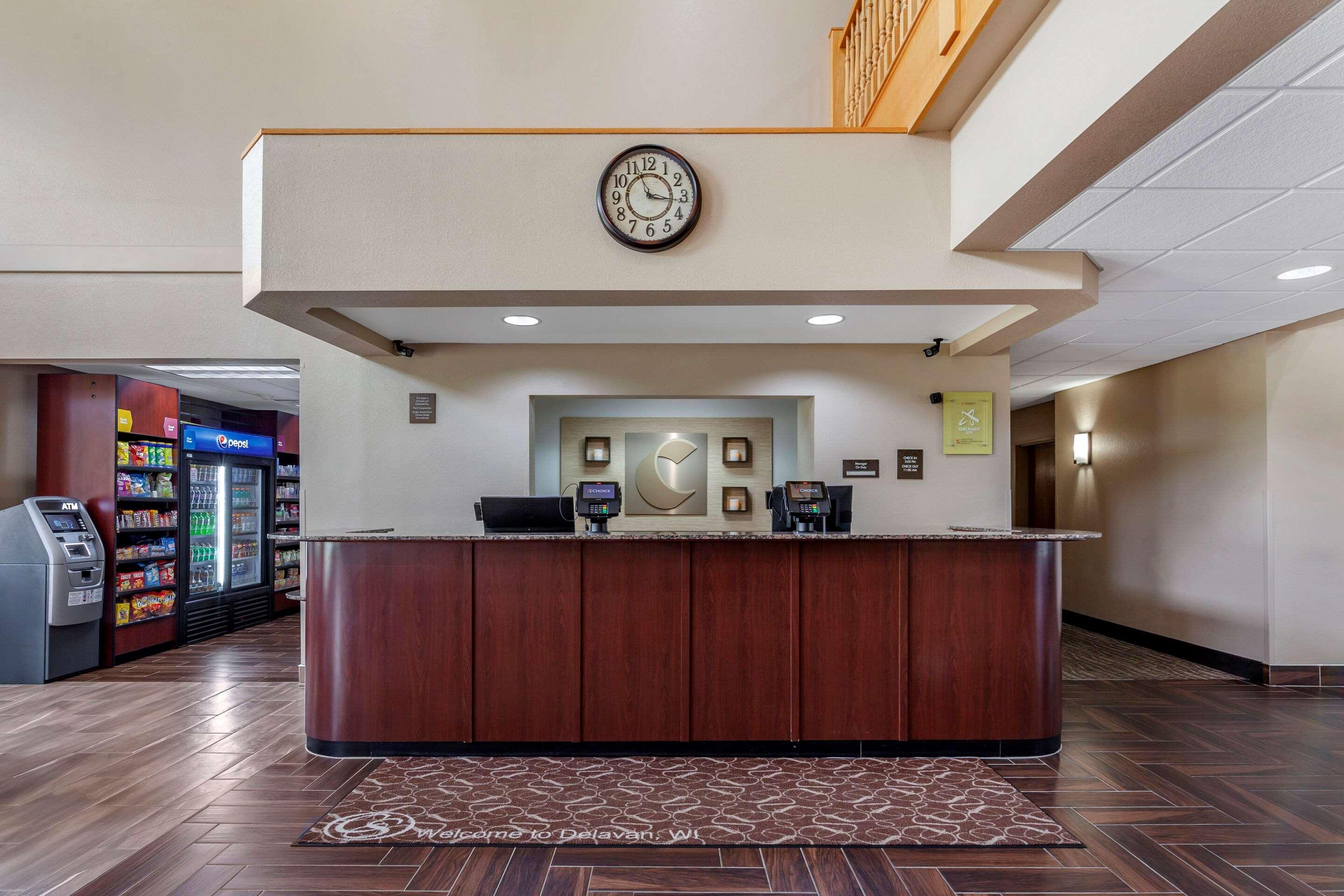 Comfort Suites Delavan - Lake Geneva Area Bagian luar foto